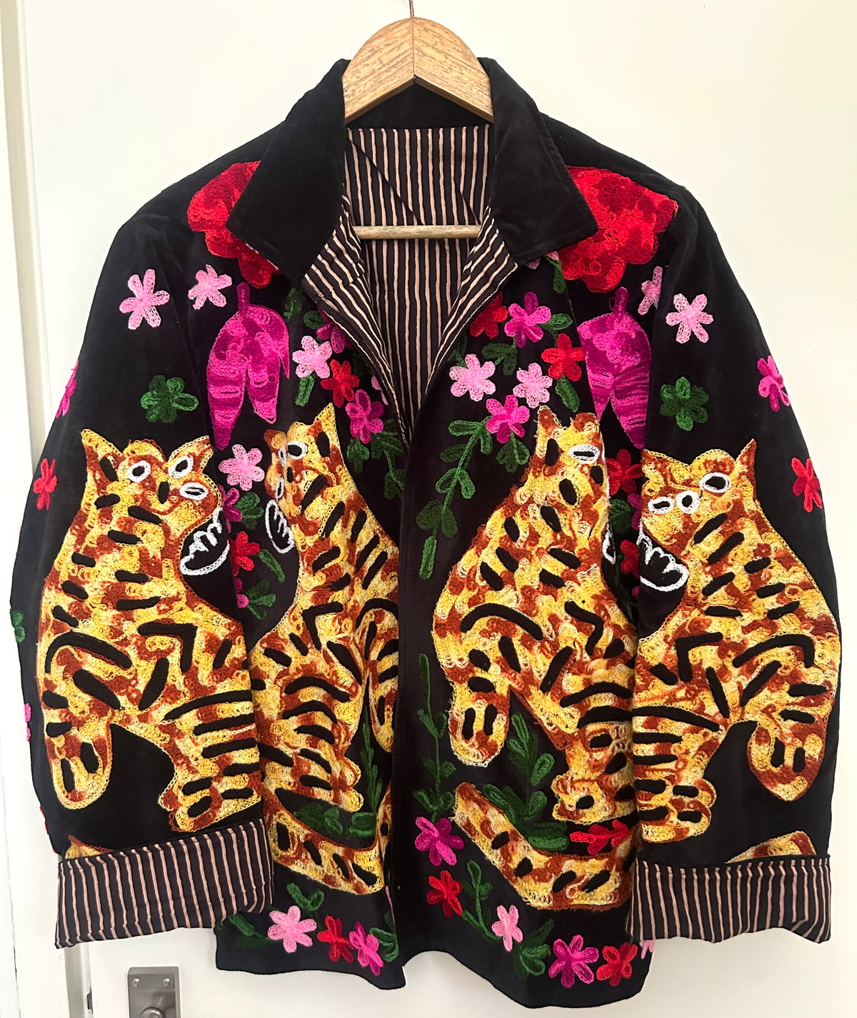 Black Velvet Tiger Embroidered Jacket